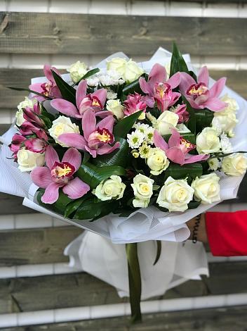 Букет цветов из: Розы и Хризантемы в Темпы