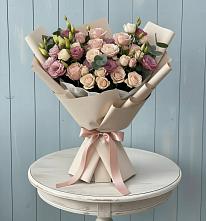 Букет цветов из:  Розы и Лизиантусы в Темпы
