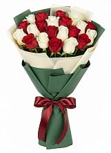 Букет Микс из красных и белых роз в Темпы