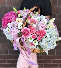 Композиция солнечный день в Темпы Цветочная композиция из Розы, Хризантемы, Пионы и Лизиантусы в корзине в Темпы