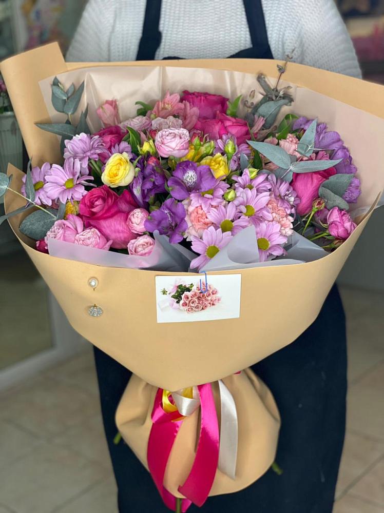 Букет цветов из: Хризантемы, Гвоздики и Альстромерии в Темпы