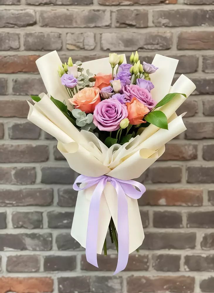 Букет цветов из: Лизиантусы и Розы в Темпы