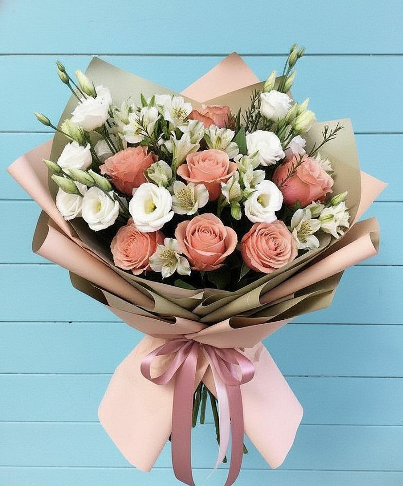 Букет цветов из: Розы, Альстромерии и Лизиантусы в Темпы