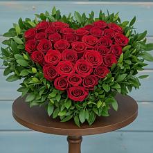 Цветочная композиция из Розы в виде сердца в Темпы