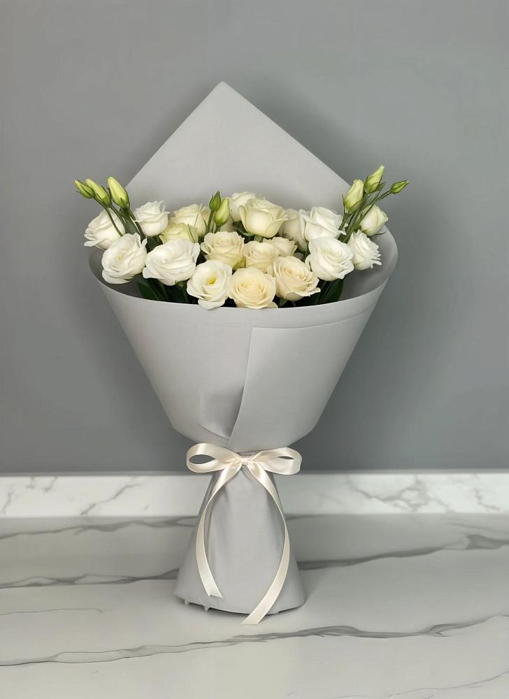 Букет цветов из: Розы и Лизиантусы в Темпы