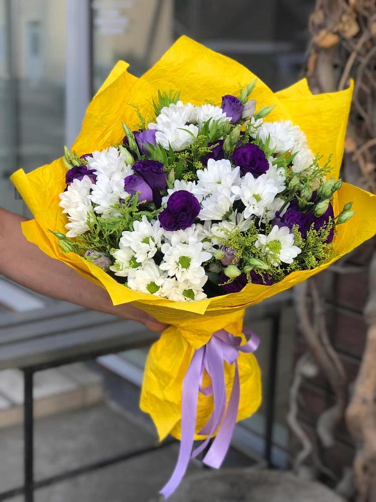 Букет цветов из: Ирисы, Хризантемы и Ромашки в Темпы