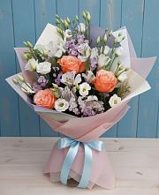 Букет цветов из:  Лизиантусы, Розы, Альстромерии и Гипсофила в Темпы