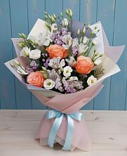 Букет цветов из:  Лизиантусы, Розы, Альстромерии и Гипсофила в Темпы