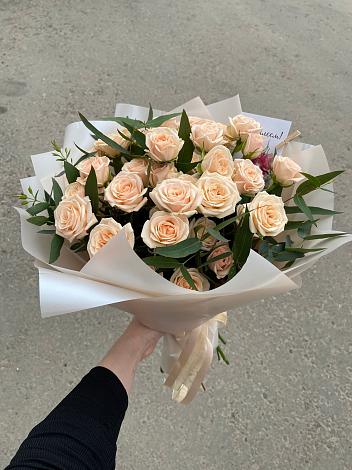 Букет Кремовые розы Латте в Темпы