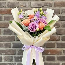 Букет цветов из:  Лизиантусы и Розы в Темпы