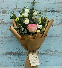 Букет цветов из:  Розы и Лизиантусы в Темпы
