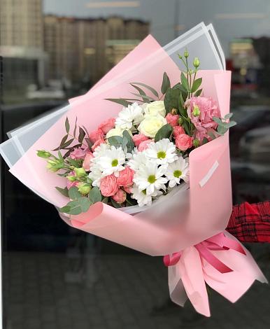 Букет цветов из: Розы, Лизиантусы и Хризантемы в Темпы