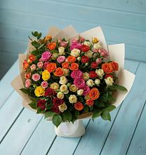 Букет Микс из разноцветных кустовых роз в Темпы