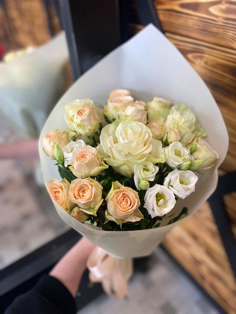 Букет цветов из: Розы и Лизиантусы в Темпы